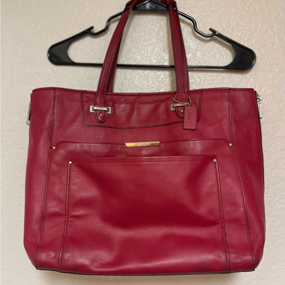 Coach Leather Bucket Tote Purse Unique and Beautiful